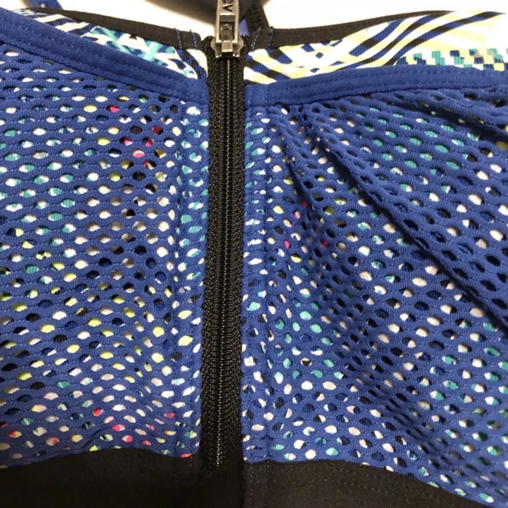 Victoria's Secret KNOCKOUT VSX WIRELESS SPORT BRA - Picture 7 of 8